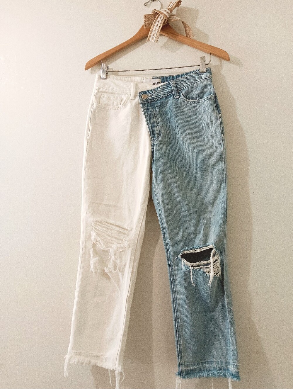 VICI VERVET TWO TONE CROSSOVER HIGH RISE DISTRESSED BOYFRIEND STRAIGHT JEANS 25